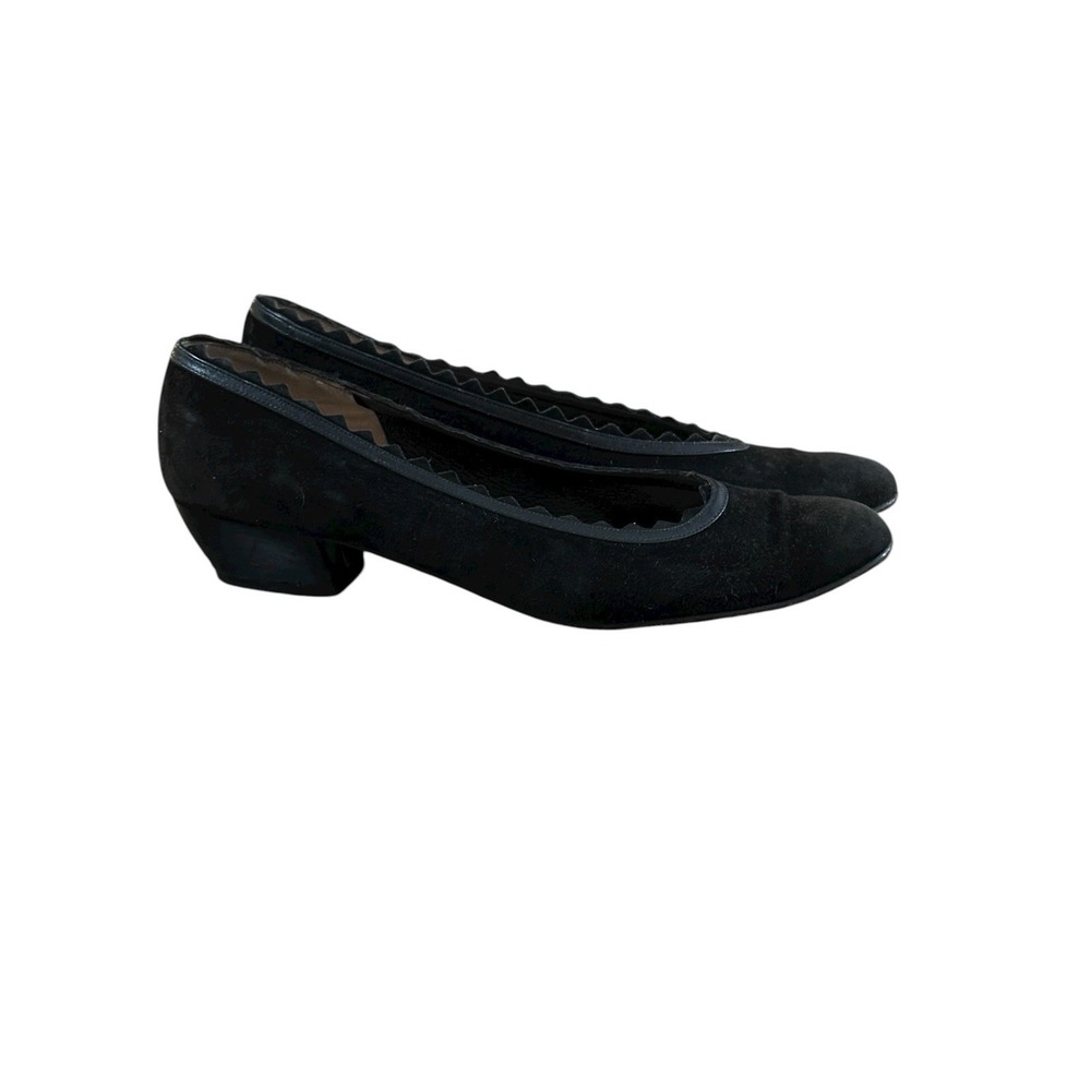 SALVATORE FERRAGAMO Frania Womens Size 5.5 AA Black Suede Pumpsβ Holidays